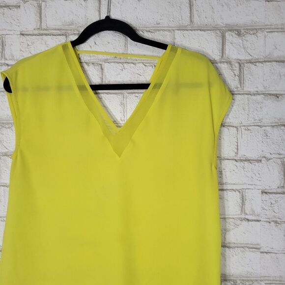 Express yellow v-neck flowy tank - Picture 3 of 14